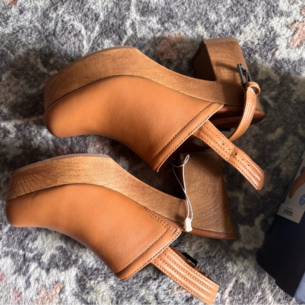 Universal Thread Watson Heels - Picture 4 of 7